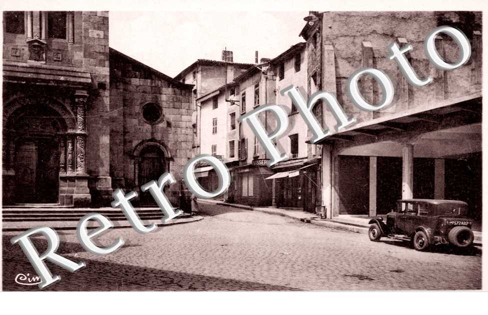 Place de l'Eglise et la Halle
