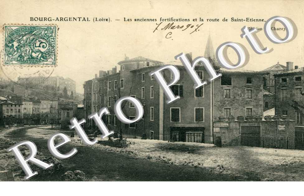 les anciennes fortifications et la route de Saint Etienne