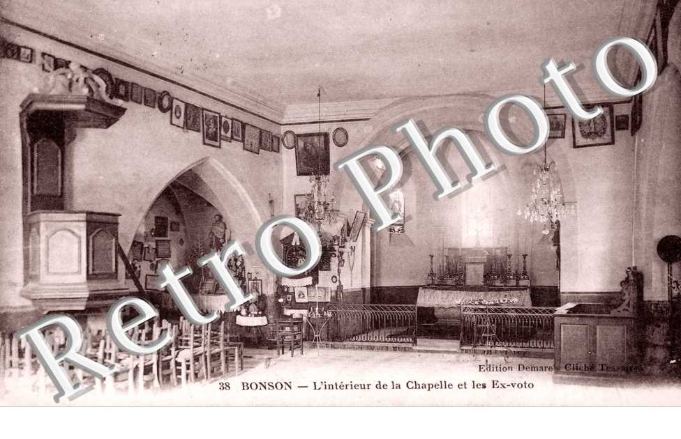 Interieur de la Chapelle et les Ex-voto