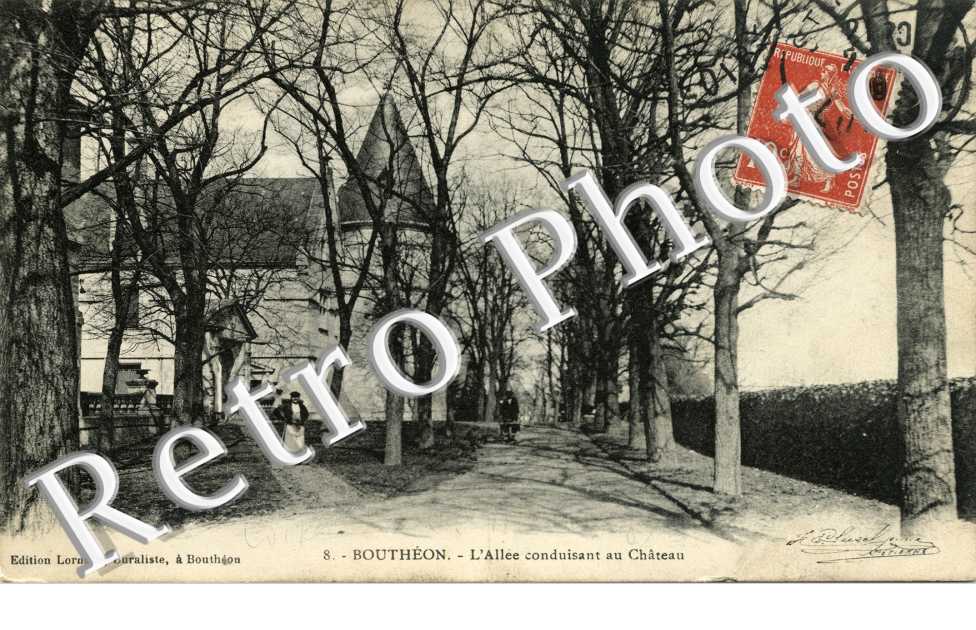 Boutheon - l'Allee conduisant au Chateau