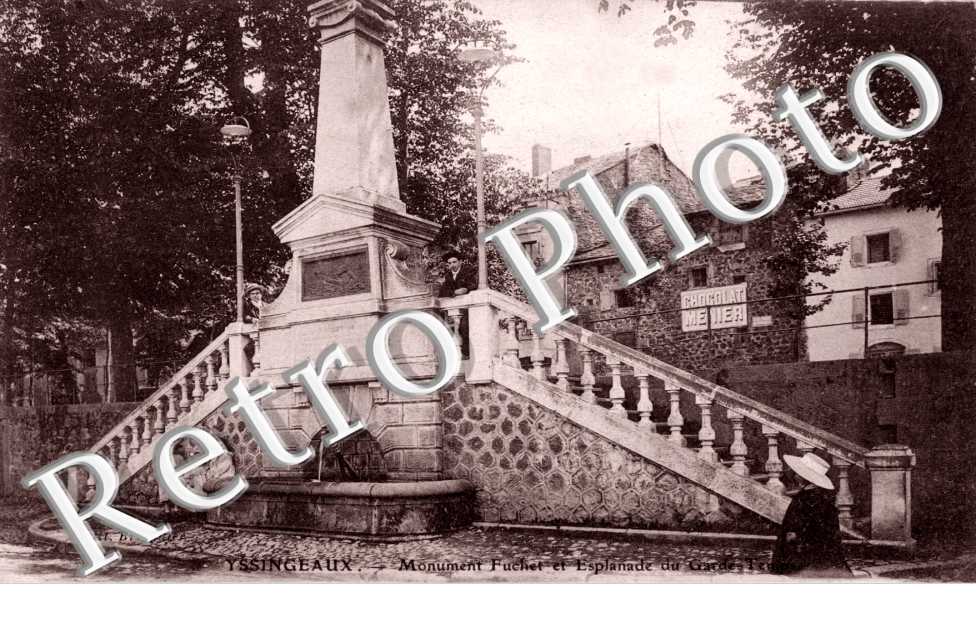 Monument Fuchet et esplanade du garde temps