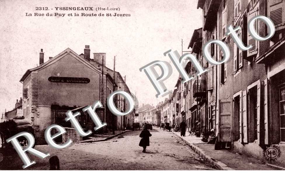 la Rue du Puy et la route de St Jeures