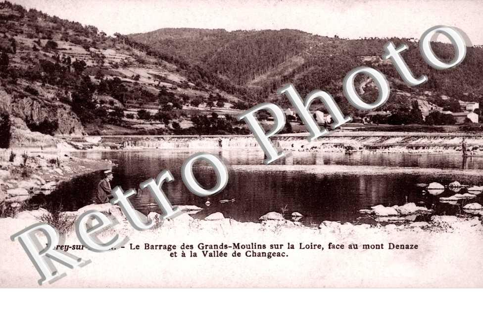 le Barrage des Grands-Moulins sur la Loire face au Mont Denaze et a la Vallee de Changeac