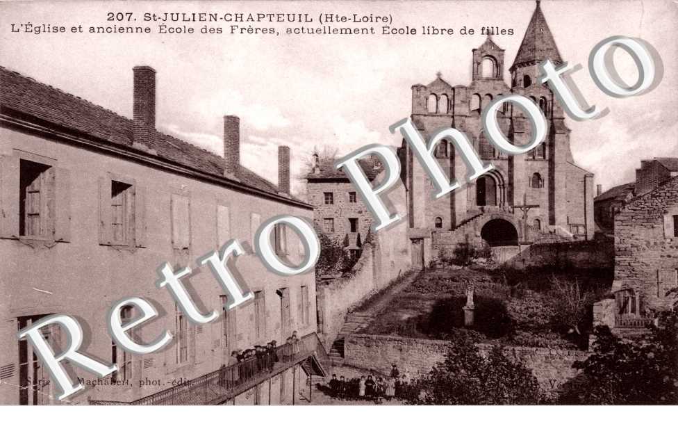 l'eglise et ancienne ecole des freres, actuellement ecole libre de filles