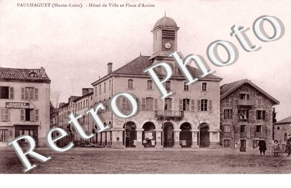 Hotel de Ville et place d'armes