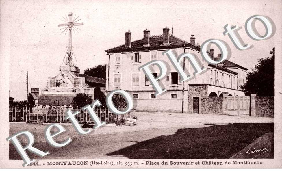 place du souvenier et chateau Montfaucon