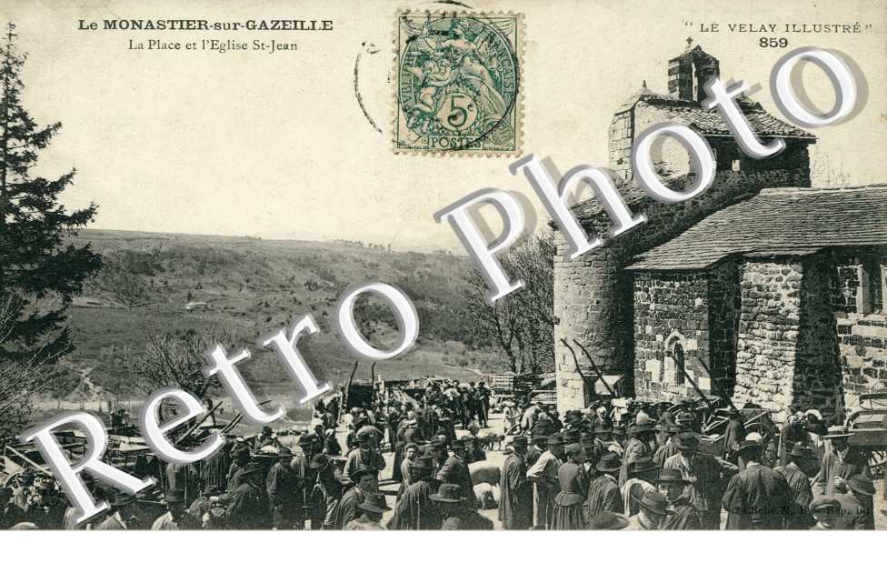 la place et l'eglise st jean