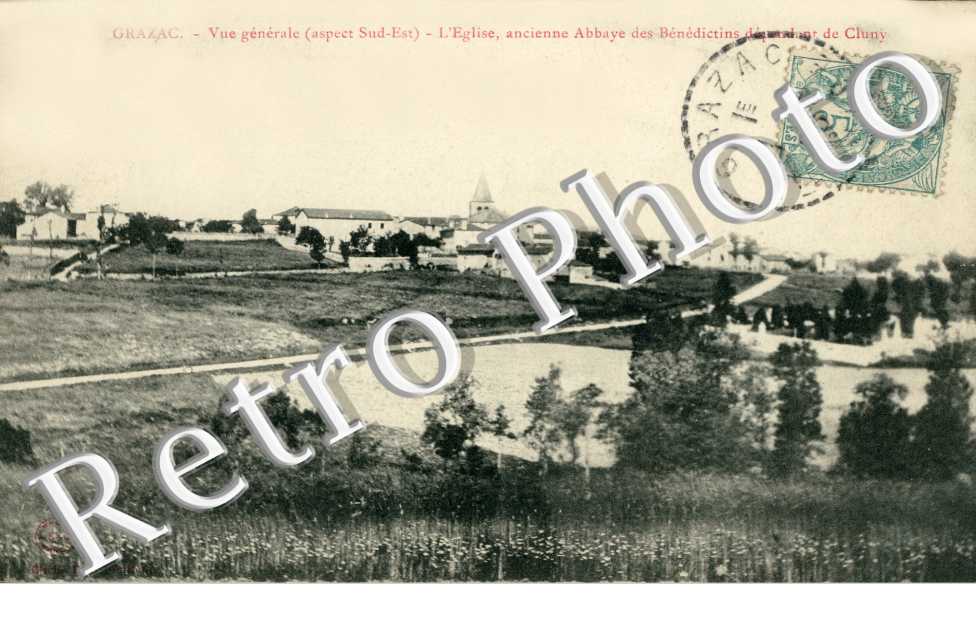 vue generale, l'eglise, ancienne abbaye des Benedictins dependant de Cluny