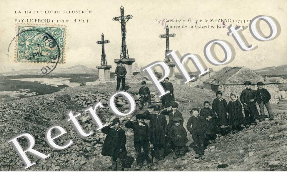 le calvaire, au loin mezenc, source de la gazelle effet de neige