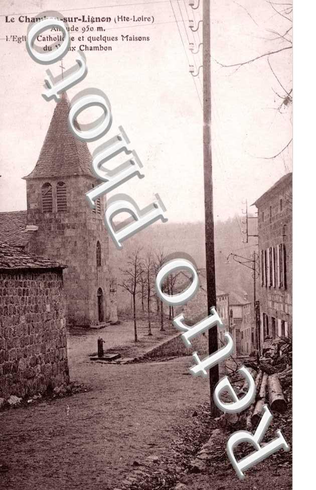 l'Eglise catholique et quelques maisons du Vieux Chambon
