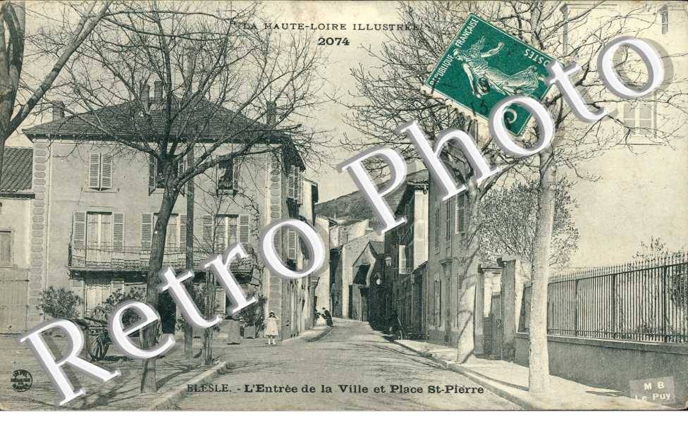 l'entree de la ville et place st pierre