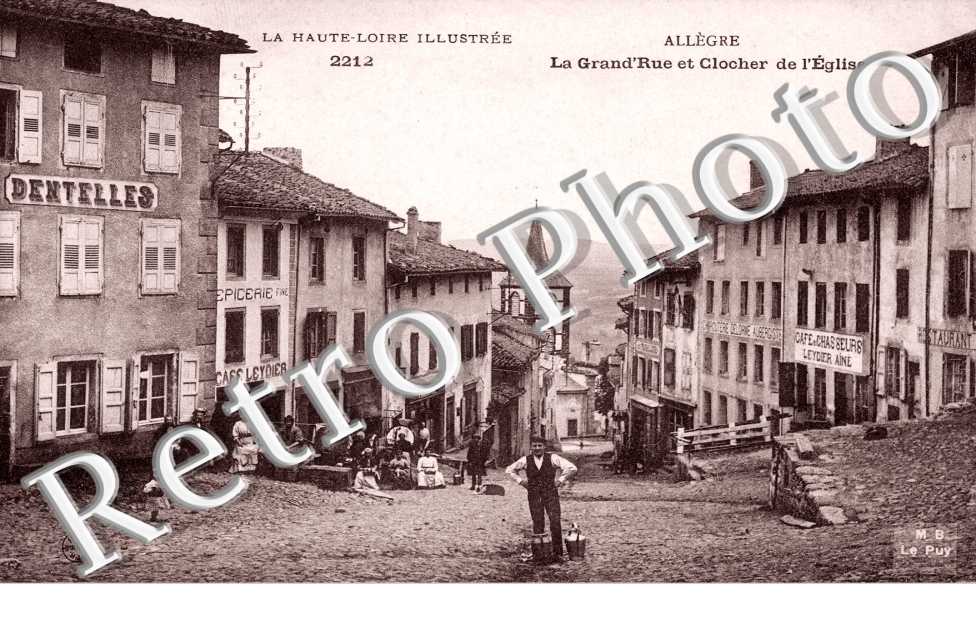 la Grande Rue et clocher de l'eglise