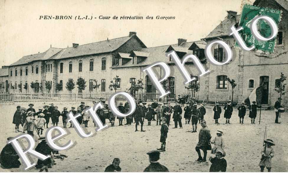 Cour de recreation des Garcons