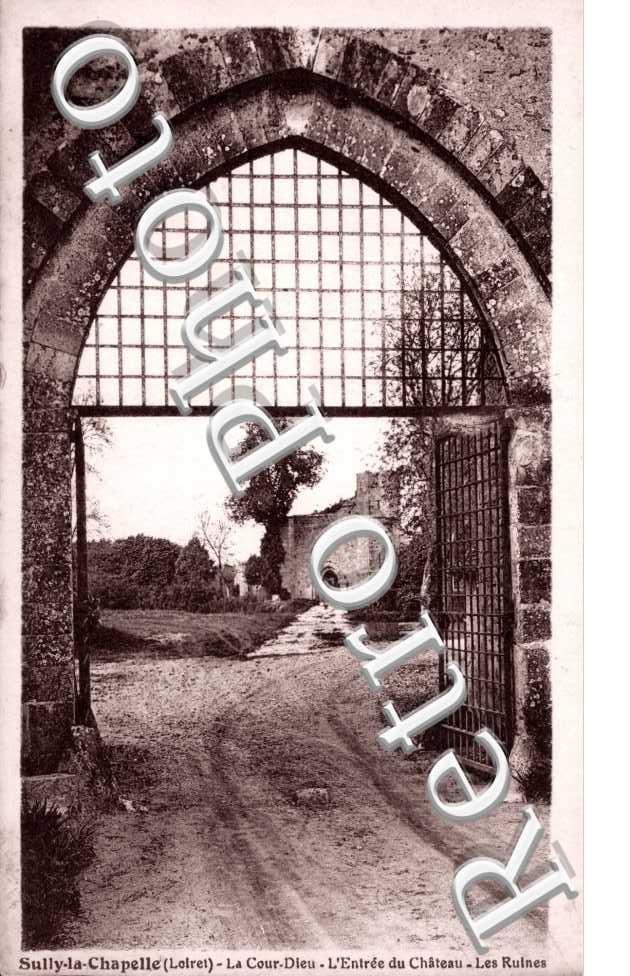 la Cour-Dieu, l'entree du chateau, les ruines