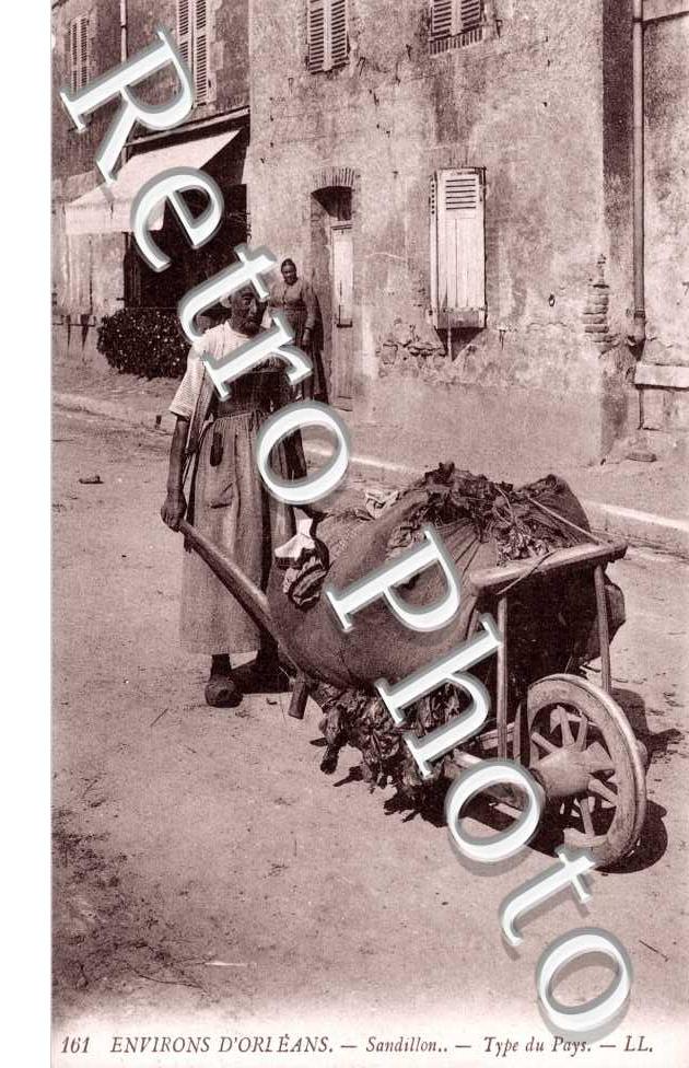 Type du Pays - Femme et brouette