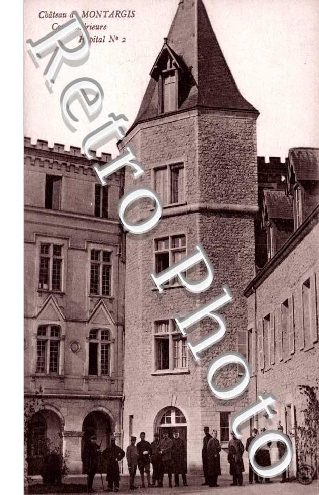 Le Chateau, Cour interieure