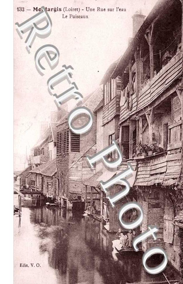 une rue sur l'eau Le Puiseaux