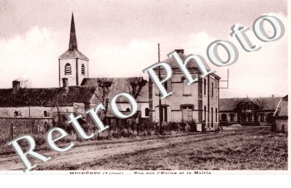 vue sur l'eglise et la mairie
