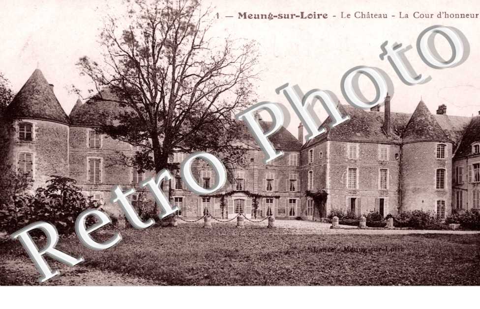 le Chateau - la Cour d'Honneur