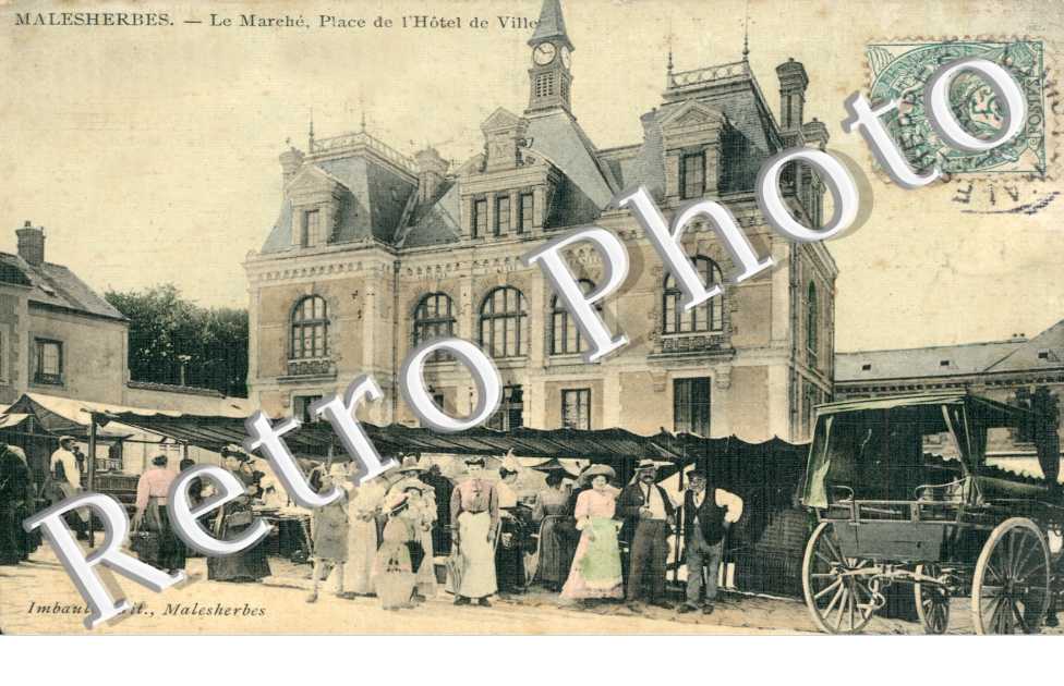 Le Marche, Place de l'Hotel de Ville