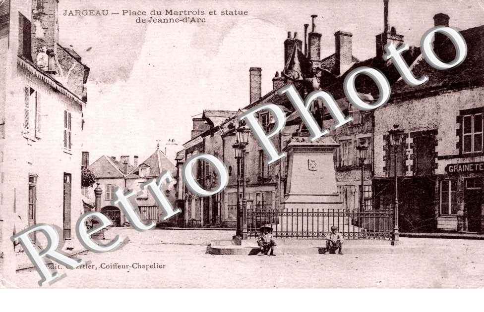 place du Martrois et statue de Jeanne d'Arc