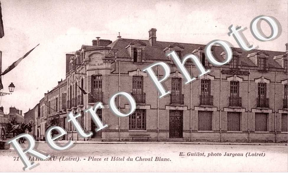 place et hotel du Cheval Blanc