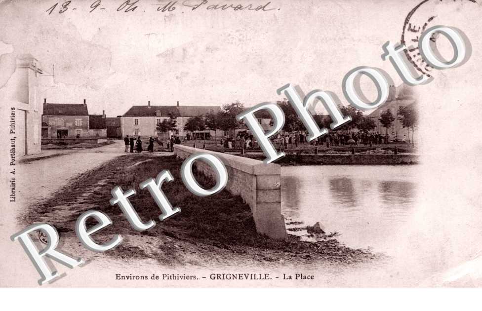 GRIGNEVILLE  -  la place