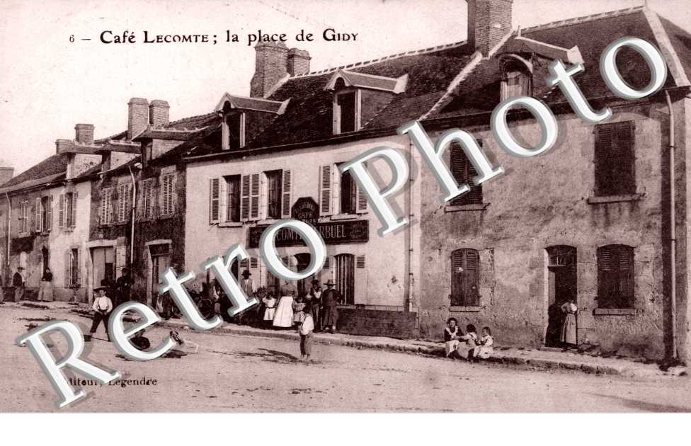 cafe Lecomte, la place de Gidy