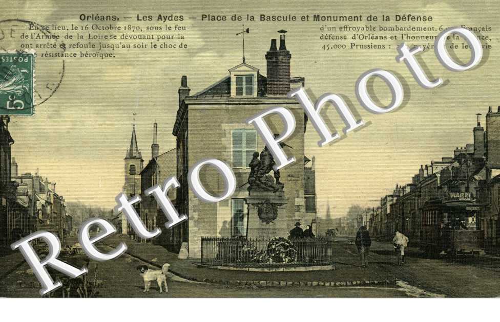 les Aydes, place de la Bascule et monument de la defense