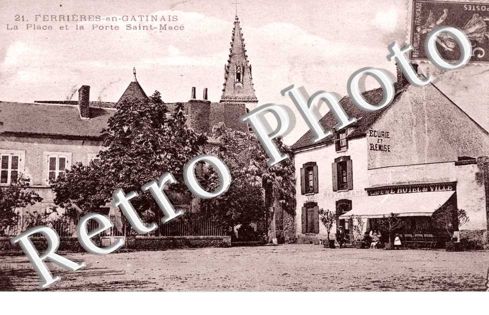 la place et la porte Saint Mace