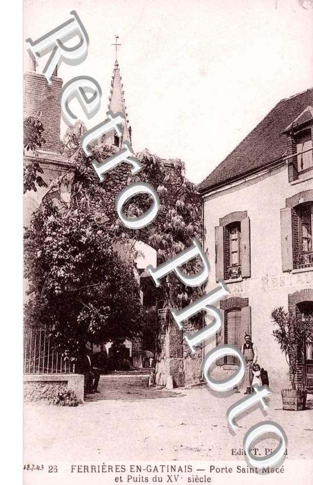 Porte Saint Mace et Puits du XV° siecle