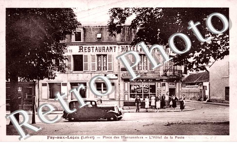 Place des Marronniers, l'Hotel de la Poste