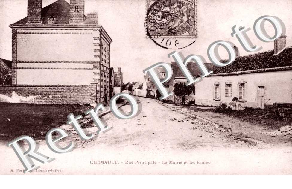 rue principale, la mairie et les ecoles