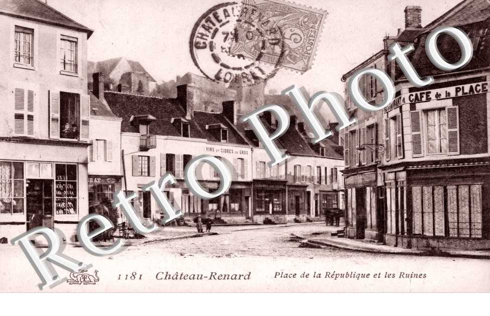 Place de la Republique et les Ruines