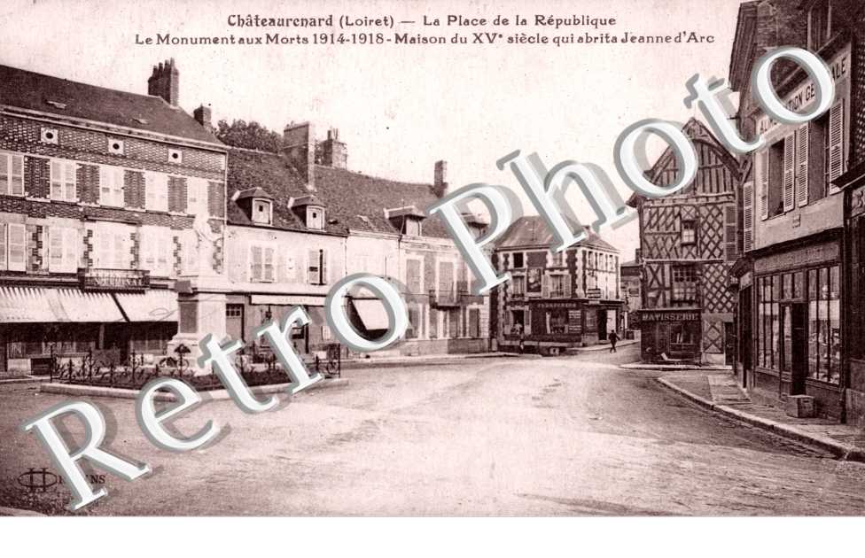 Place de la Republique, le Monument aux Morts