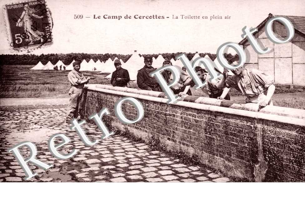 le camp de Cercottes, la toilette en plein air