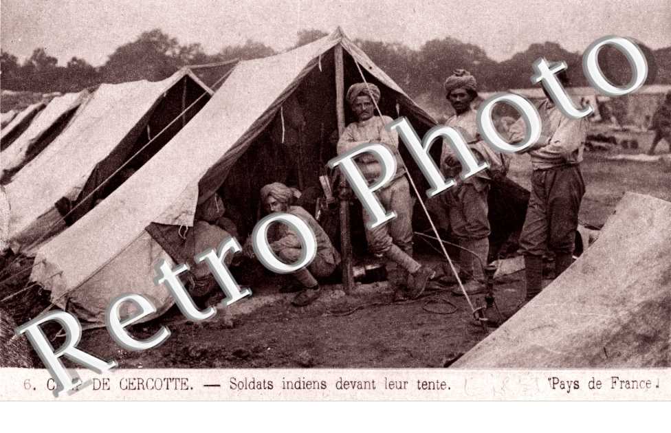 soldats indiens devant leur tente