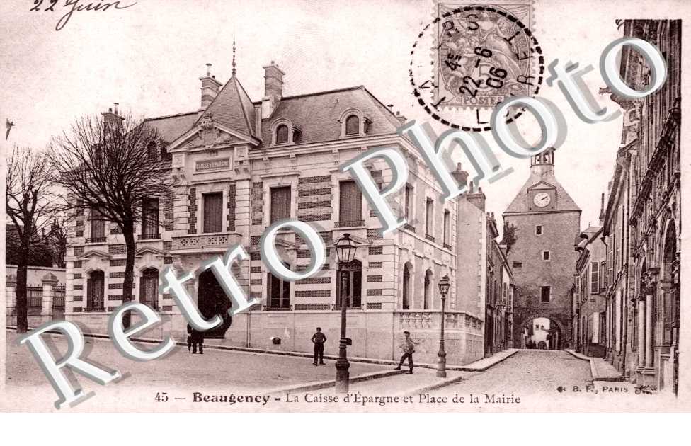 La Caisse d'Epargne et Place de la Mairie