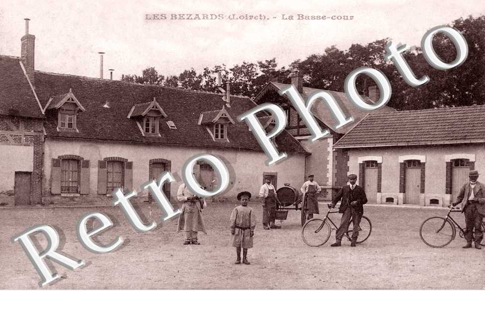 LES BEZARDS. la basse-cour