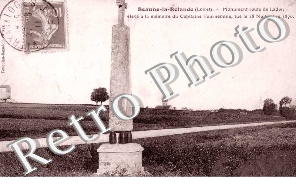 Monument route de Ladon, a la memoire du Capitaine Tournemine