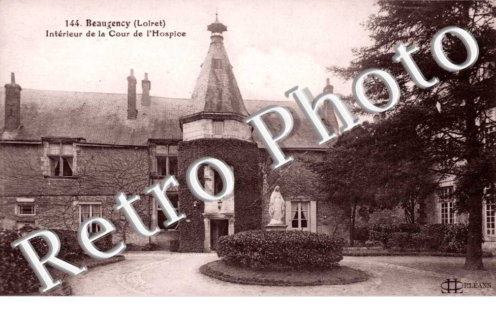 Interieur de la Cour de l'Hospice