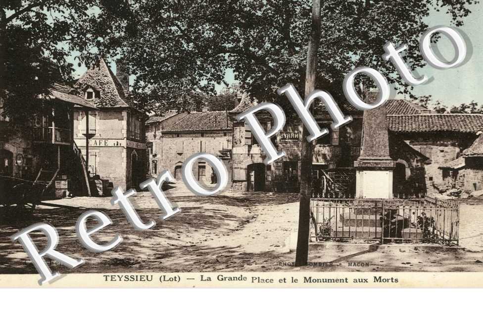 La Grande Place et le Monument aux Morts