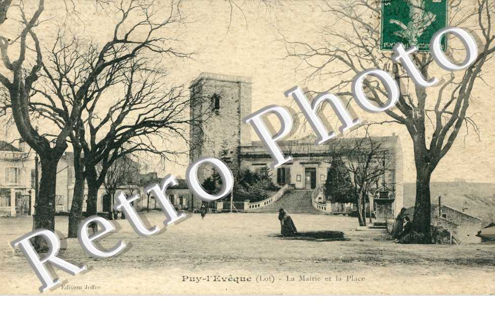 la Mairie et la place