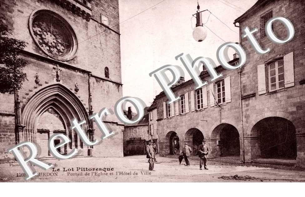 Portail de l'Eglise et Hotel de Ville