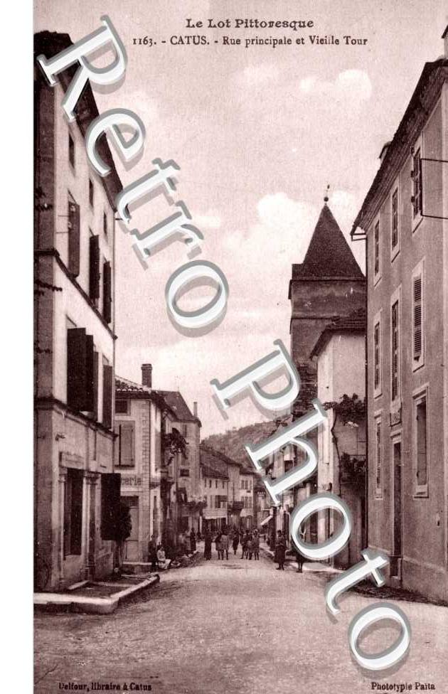 rue principale et vieille tour