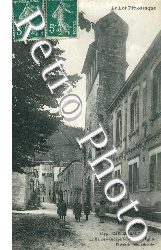 la mairie, groupe scolaire et l' eglise