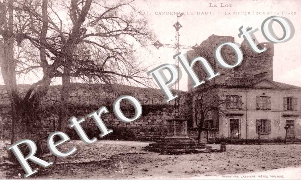 La vieille tour et la place