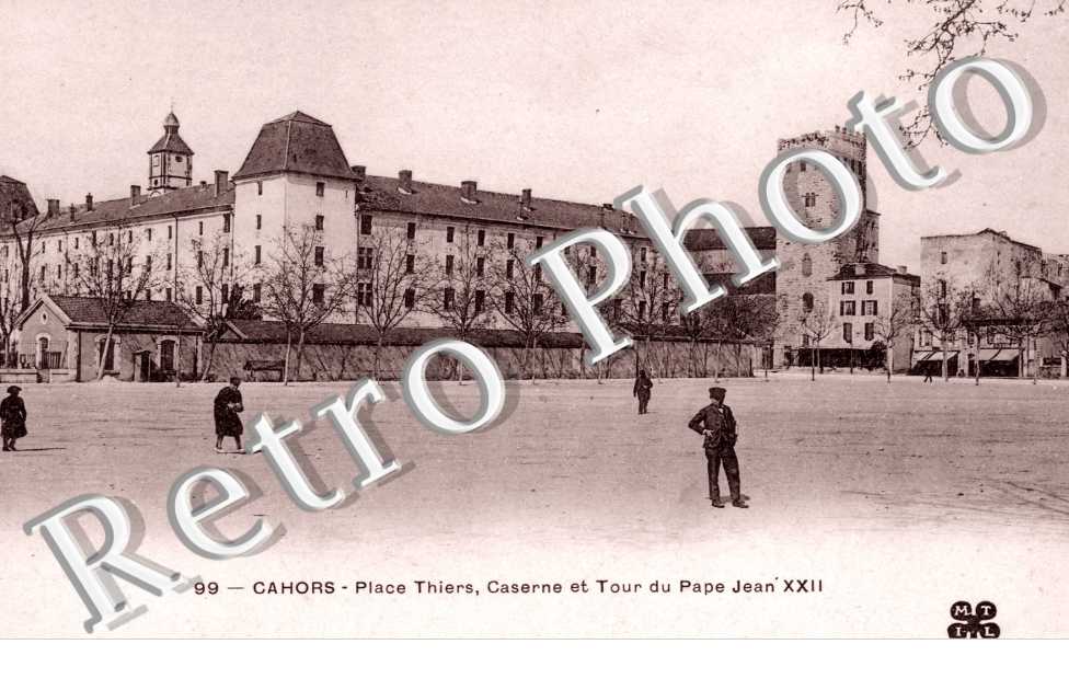 place thiers, caserne et tour du Pape Jean XXII