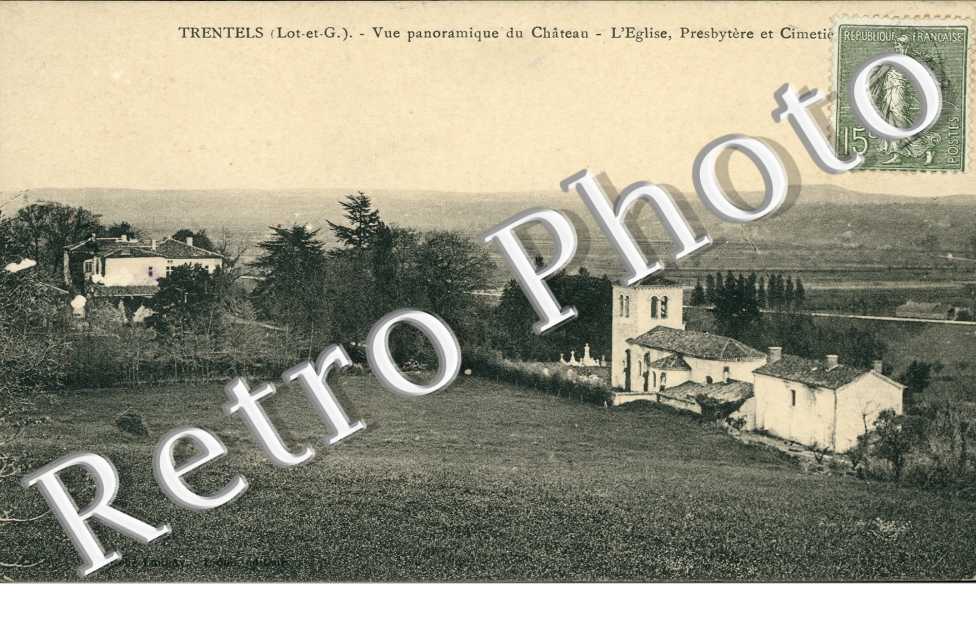 Vue panoramique du chateau - l'eglise - presbytere et cimetiere