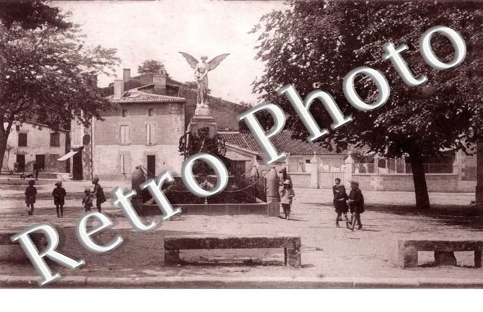 Le monument aux morts - Place de la repubique